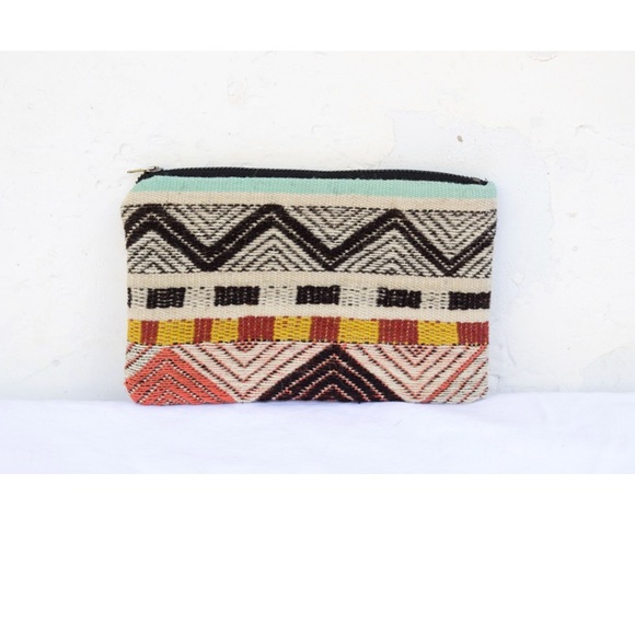 Handwoven Peruvian Sheep’s Wool Wallet - Picture 1 of 2